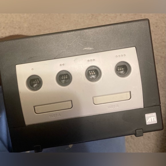 Nintendo GameCube Console Lot; 3 games, 2 controllers, memory card, hdmi adapter - Picture 8 of 10